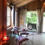 Au Bien-etre A Deux Chalet *