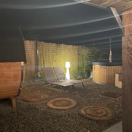 Au Bien-etre A Deux Chalet *